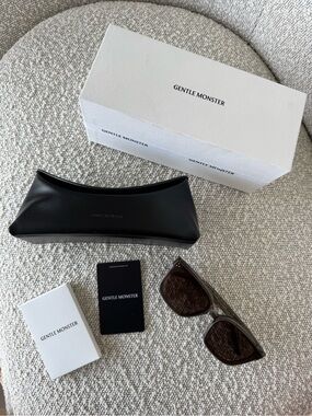 Gentle Monster Dear KC6 Sunglasses with Green/Brown Lenses New in Box